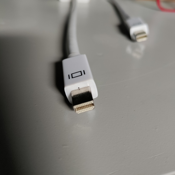 HDMI & VGA adapter Mini Display Port dongle Amazon basics video projector laptop - Picture 14 of 16